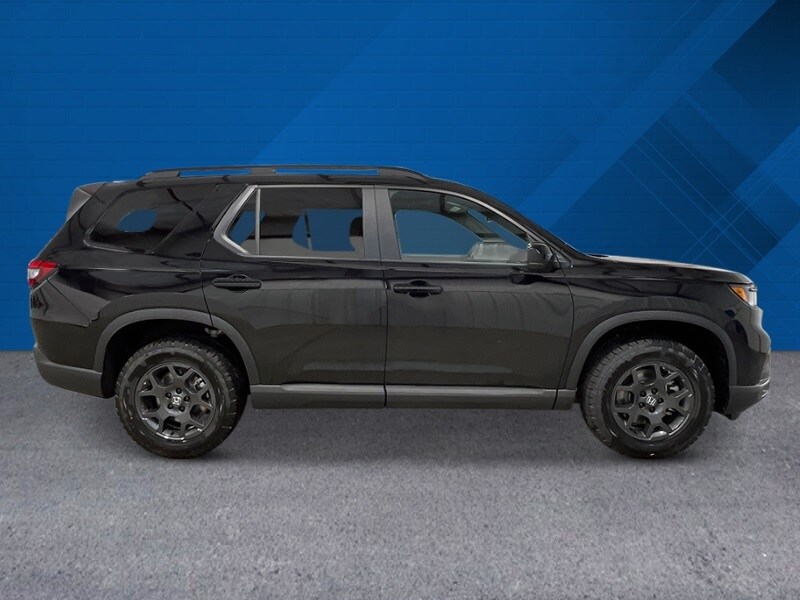 2025 Honda Pilot TrailSport photo 2