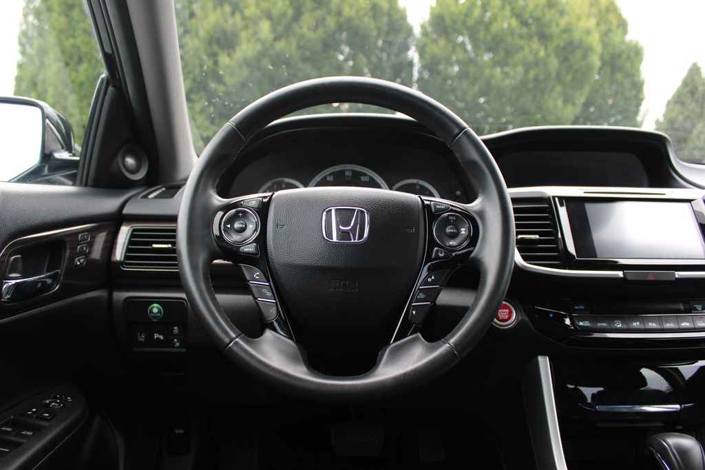 2017 Honda Accord Touring - Photo 16
