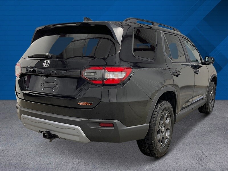 2025 Honda Pilot TrailSport photo 3