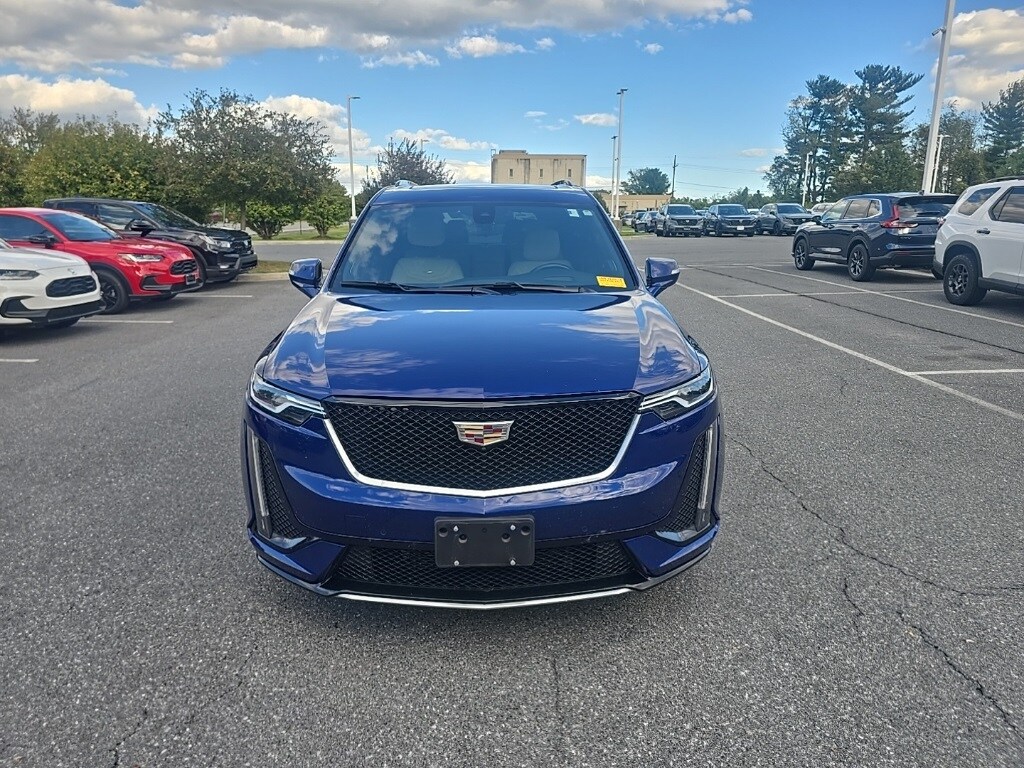 2023 Cadillac XT6 Sport photo 2