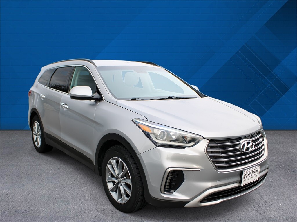 2017 Hyundai Santa Fe SE photo 2