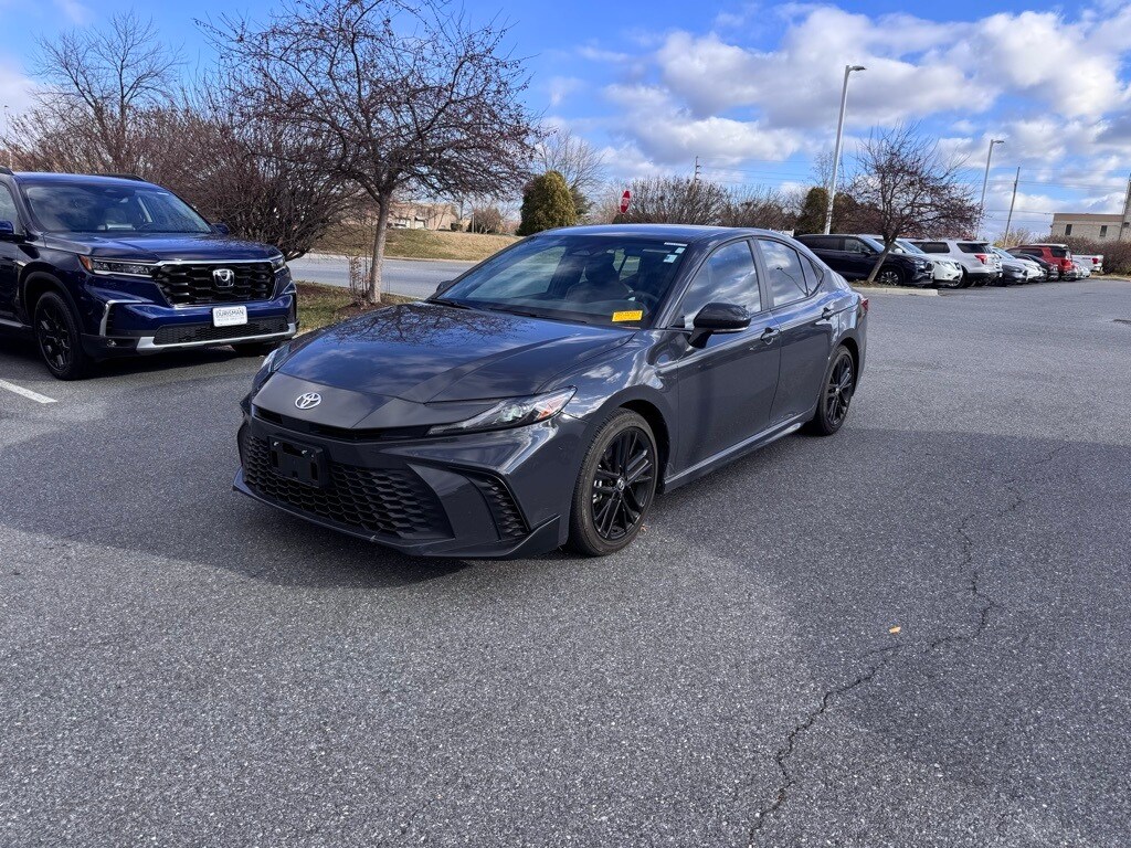 2025 Toyota Camry SE photo 3