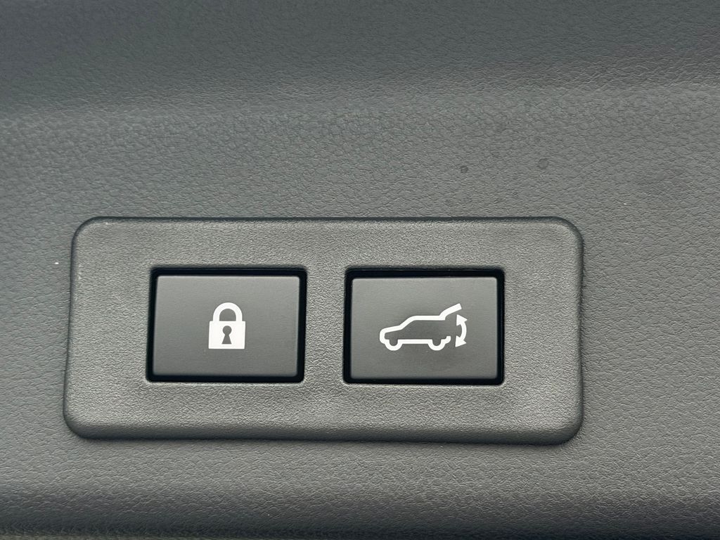 2025 Subaru Ascent Limited - Photo 22