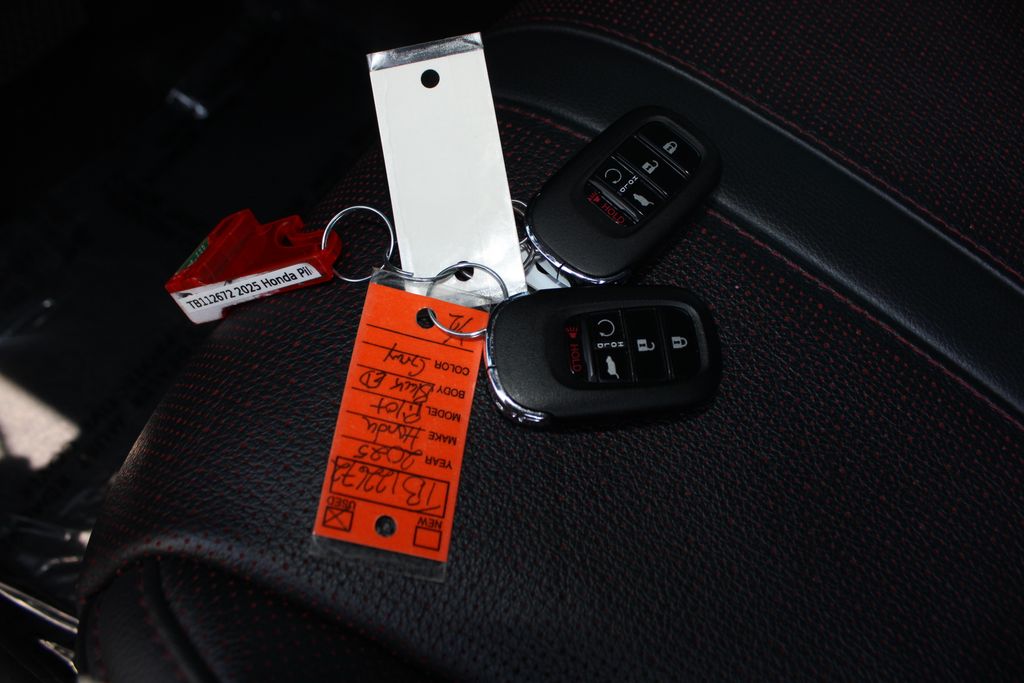 2025 Honda Pilot Black Edition - Photo 39