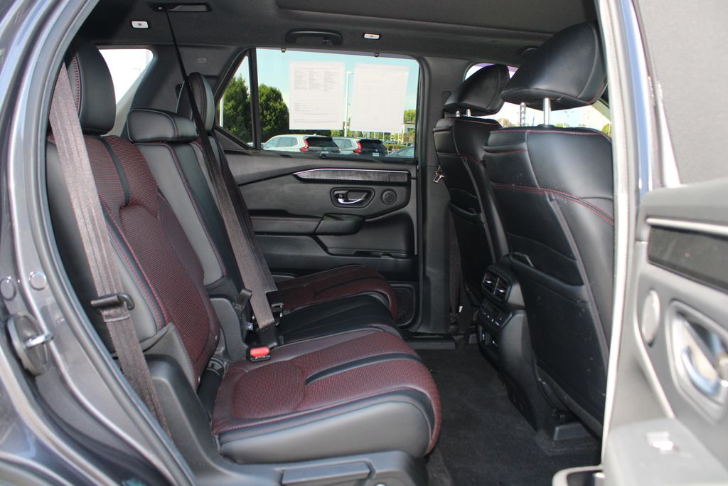 2025 Honda Pilot Black Edition - Photo 14