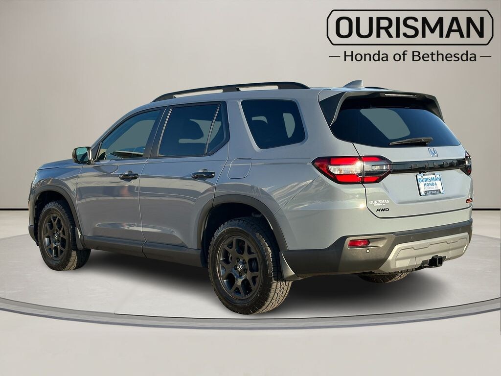 Used 2025 Honda Pilot TrailSport SUV