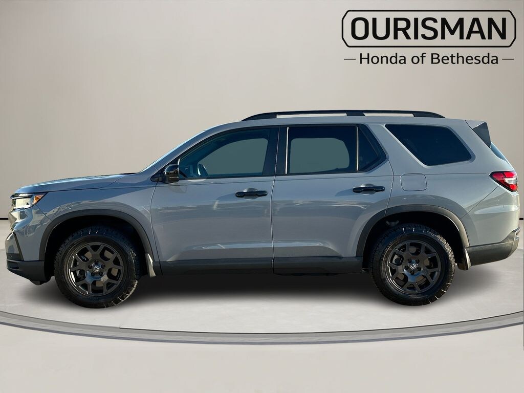 Used 2025 Honda Pilot TrailSport SUV