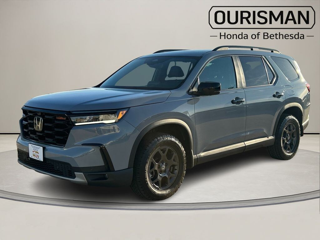 Used 2025 Honda Pilot TrailSport SUV