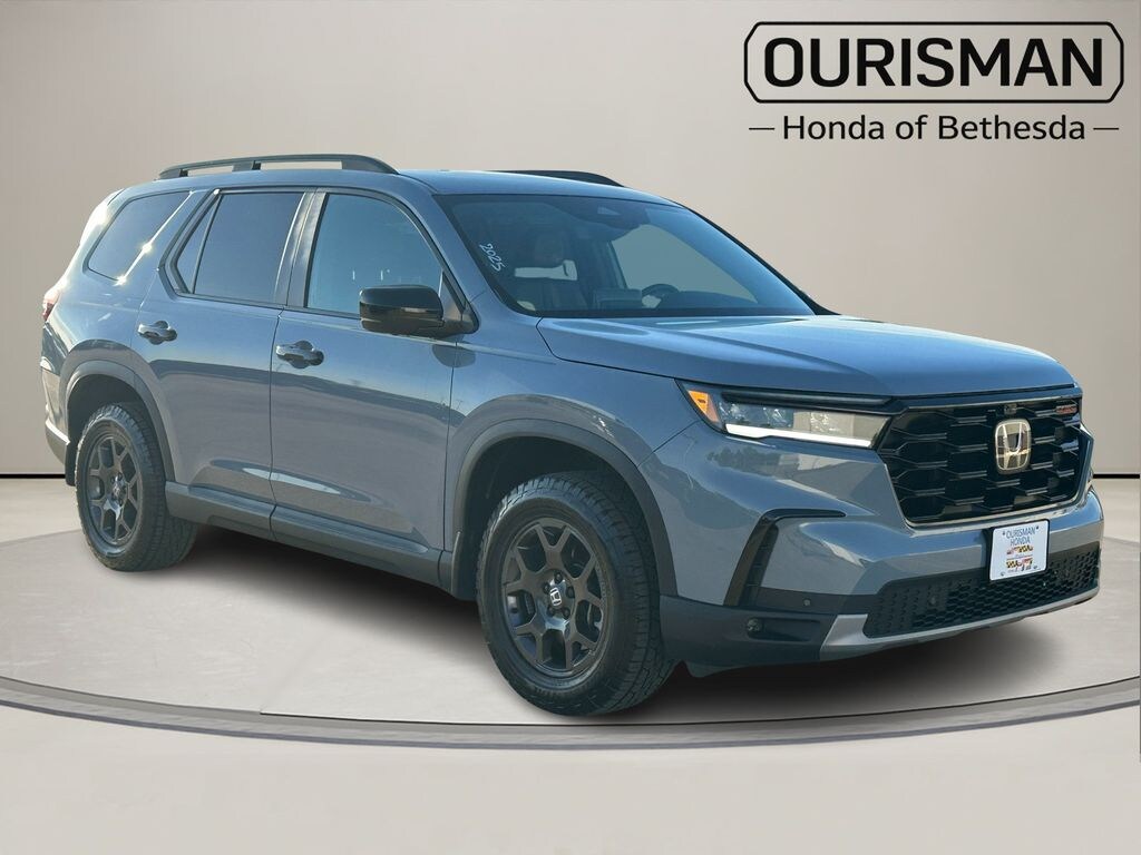 Used 2025 Honda Pilot TrailSport SUV