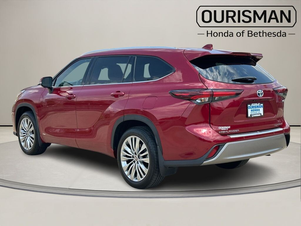 Used 2024 Toyota Highlander Hybrid Platinum SUV