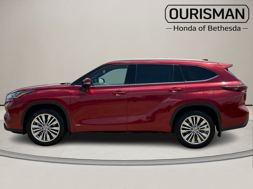 Used 2024 Toyota Highlander Hybrid Platinum SUV