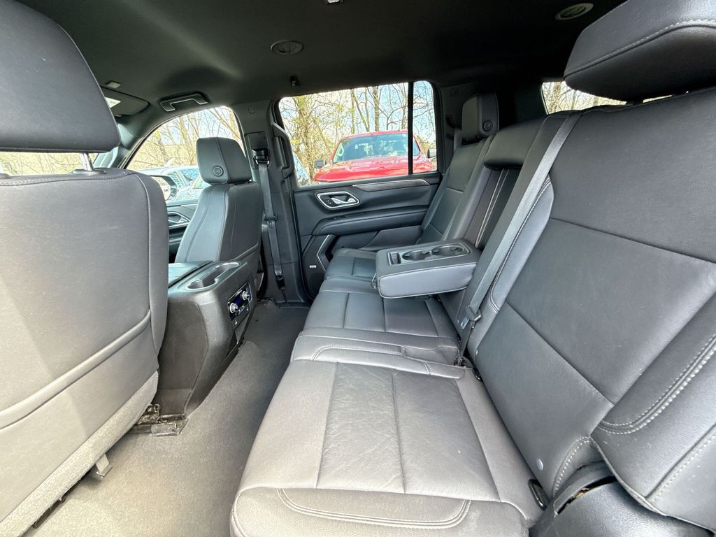 2023 Chevrolet Suburban LT - Photo 23