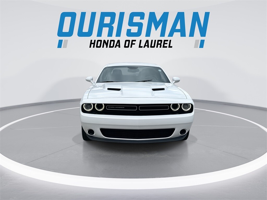 2019 Dodge Challenger SXT photo 3