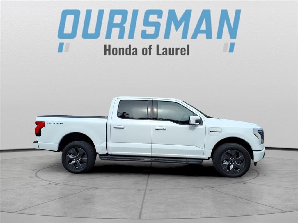 2023 Ford F-150 Lightning Lariat photo 2