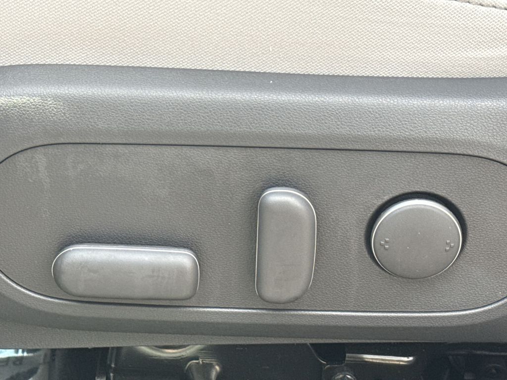 2025 Hyundai Kona SEL - Photo 14