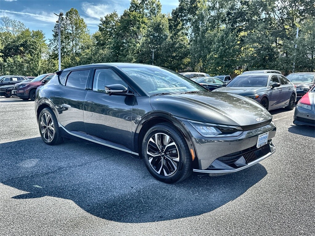 2022 Kia EV6 Wind photo 2