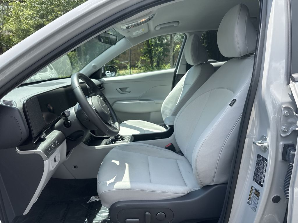 2025 Hyundai Kona SEL - Photo 13
