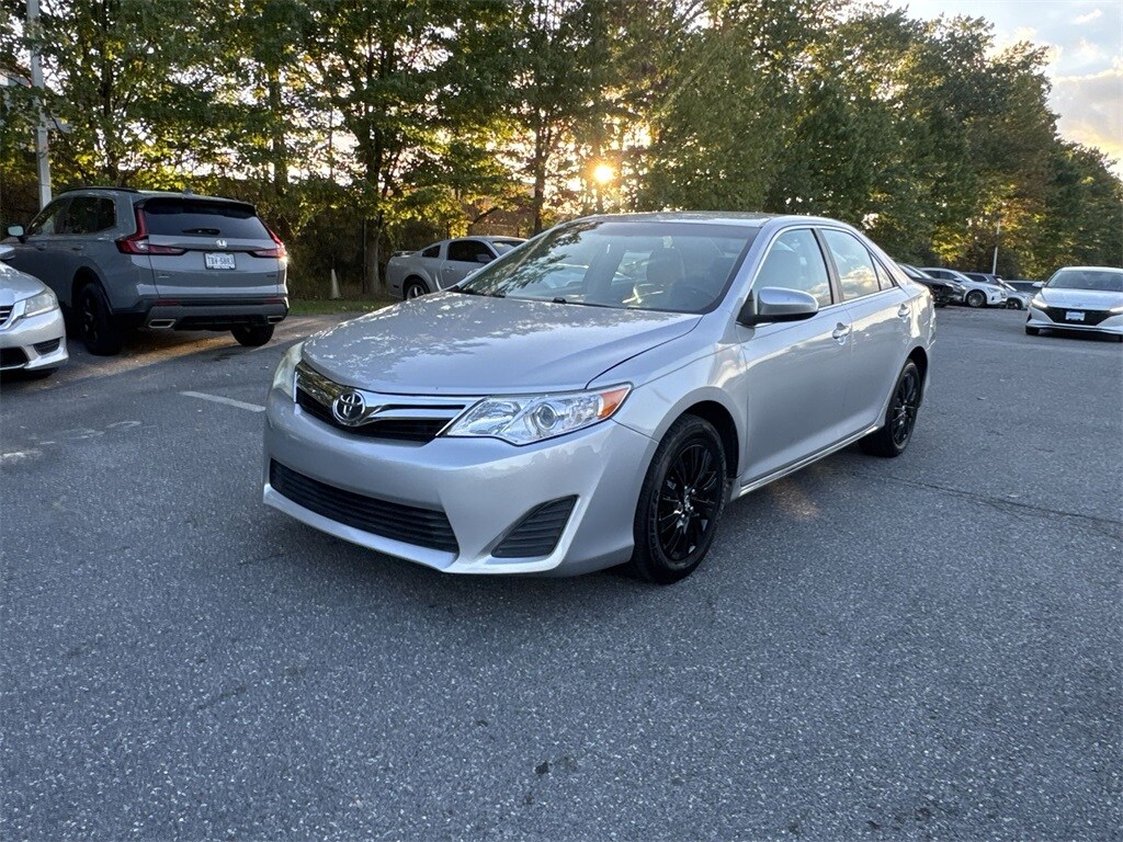 2014 Toyota Camry LE photo 4