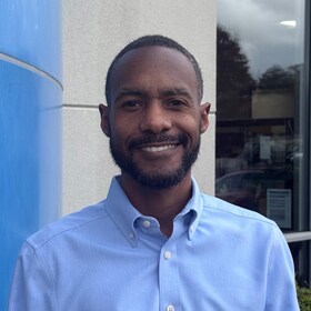 Staff member Ramon Hart  from ID_55acaa