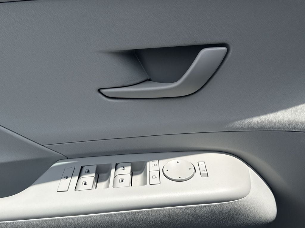 2025 Hyundai Kona SEL - Photo 15