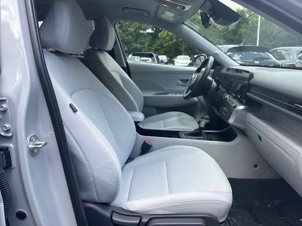 2025 Hyundai Kona SEL - Photo 25
