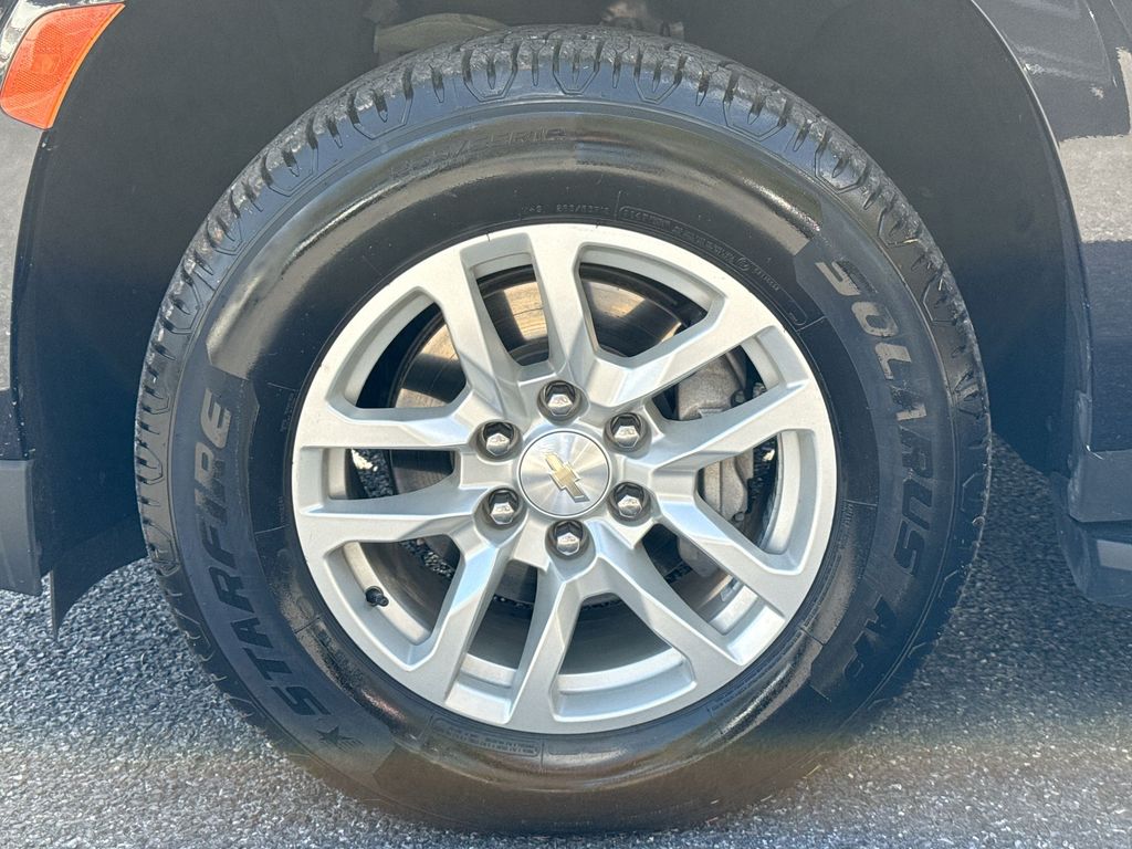 2023 Chevrolet Suburban LT - Photo 18