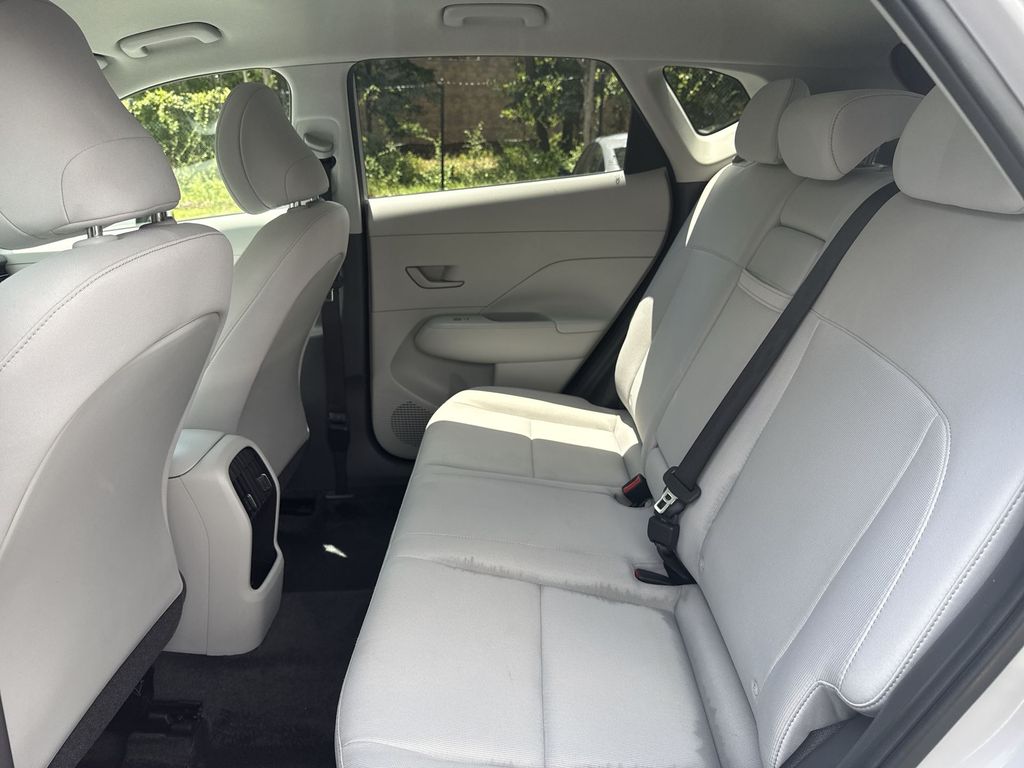 2025 Hyundai Kona SEL - Photo 24