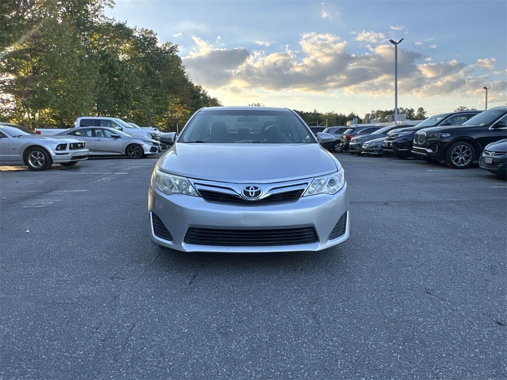 2014 Toyota Camry LE photo 3