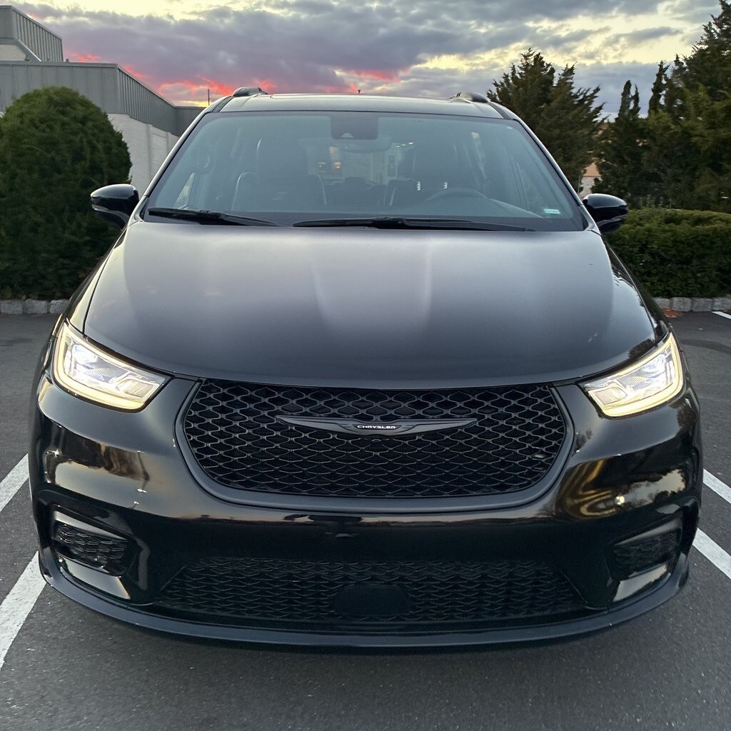 Used 2025 Chrysler Pacifica Limited Van Passenger Van