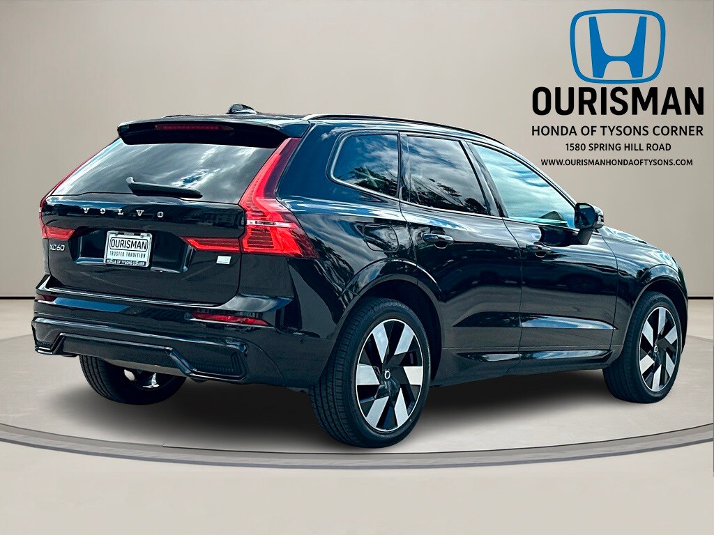 2024 Volvo XC60 Plus photo 2