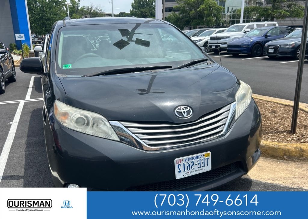 2011 Toyota Sienna's photo
