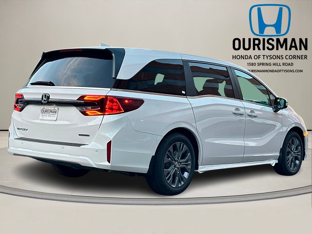 2026 Honda Odyssey Touring photo 3