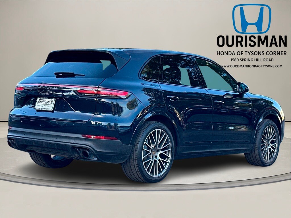 2023 Porsche Cayenne Platinum Edition photo 3