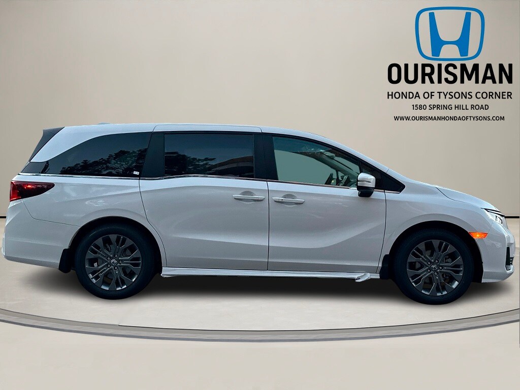 2026 Honda Odyssey Touring photo 2