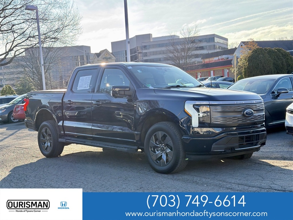 2023 Ford F-150 Lightning Lariat's photo