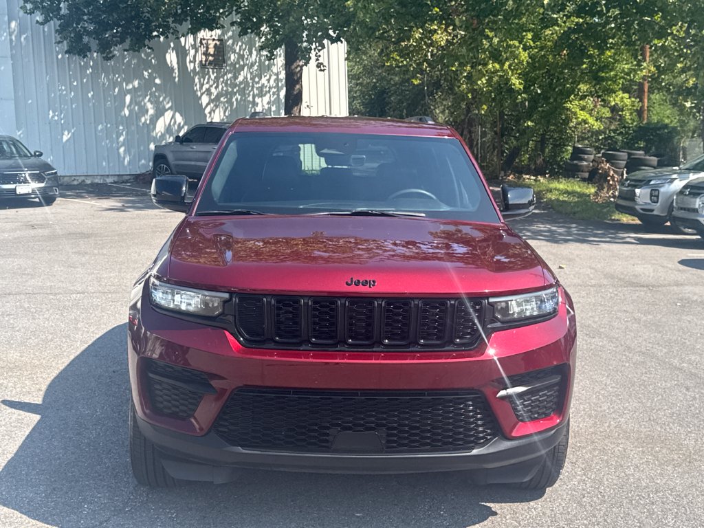 Used 2025 Jeep Grand Cherokee Altitude SUV