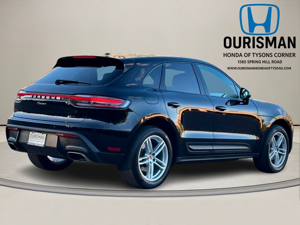 2022 Porsche Macan Base photo 2