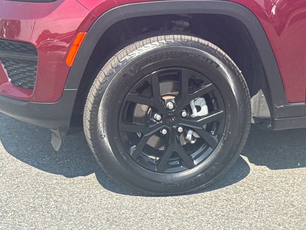 Used 2025 Jeep Grand Cherokee Altitude SUV