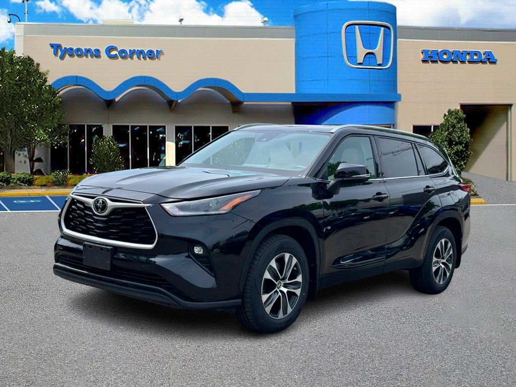 Used 2021 Toyota Highlander XLE with VIN 5TDGZRBH5MS548283 for sale in Vienna, VA