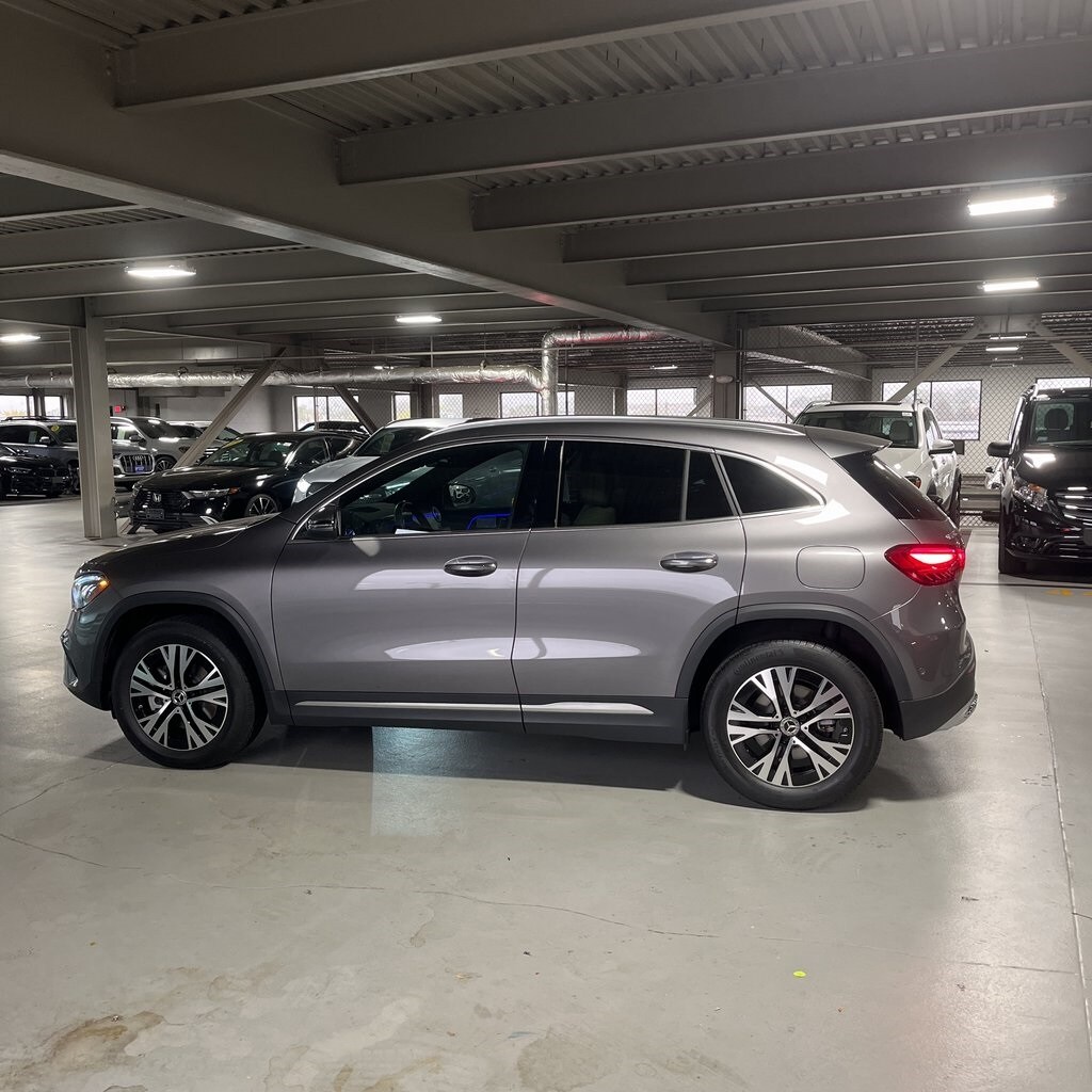 2025 Mercedes Benz GLA 250 4MATIC photo 3