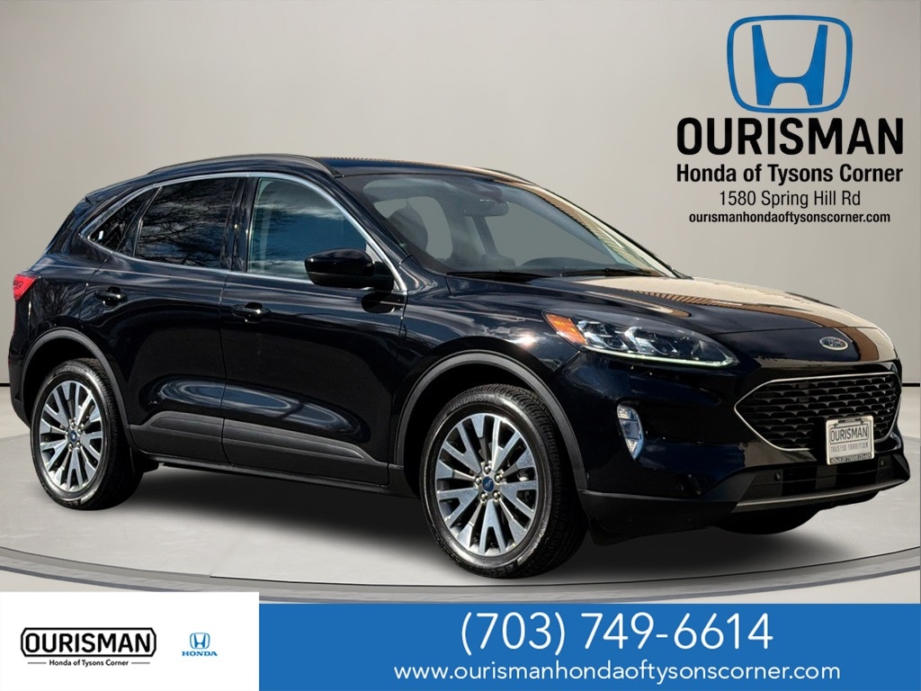 2022 Ford Escape Titanium's photo