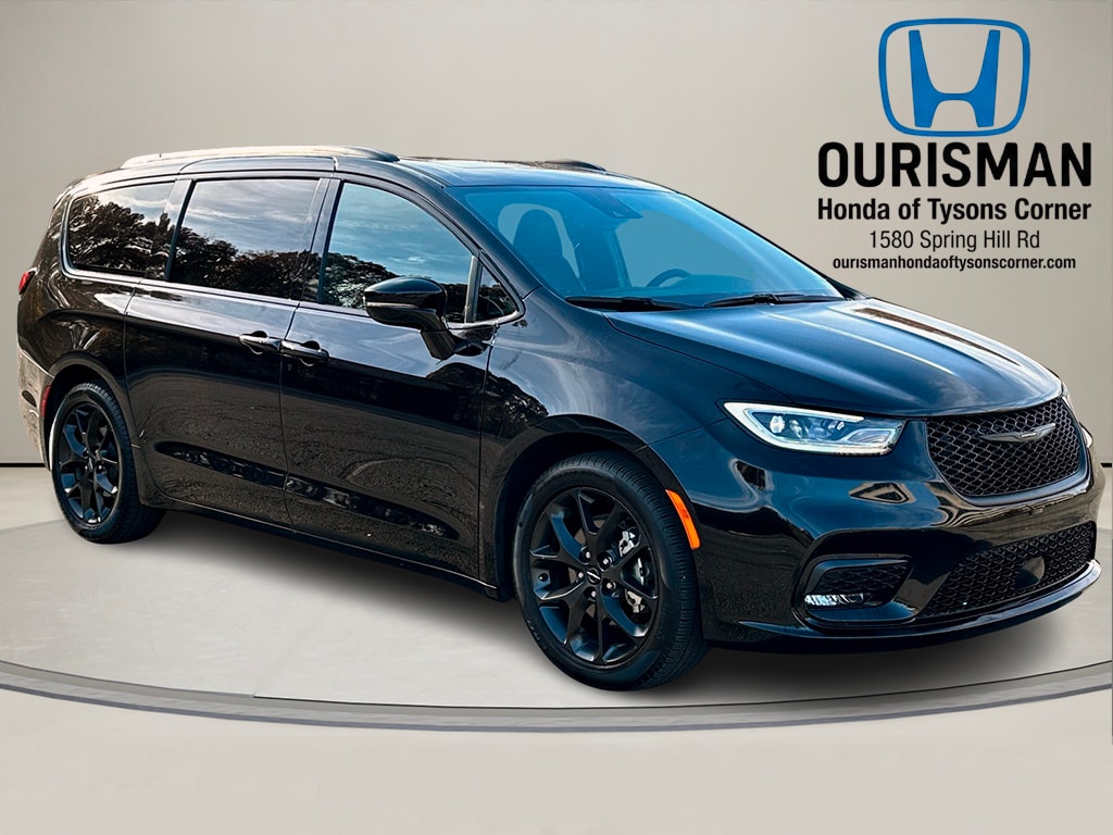 2025 Chrysler Pacifica Limited's photo