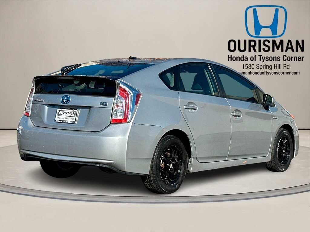 2015 Toyota Prius Three photo 2