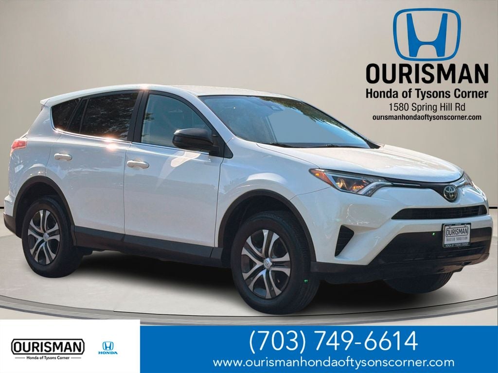 2017 Toyota RAV4 LE's photo