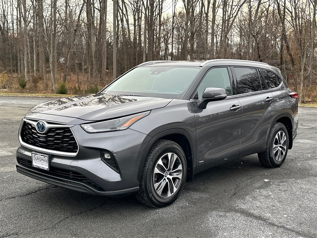 Used 2022 Toyota Highlander Hybrid XLE SUV
