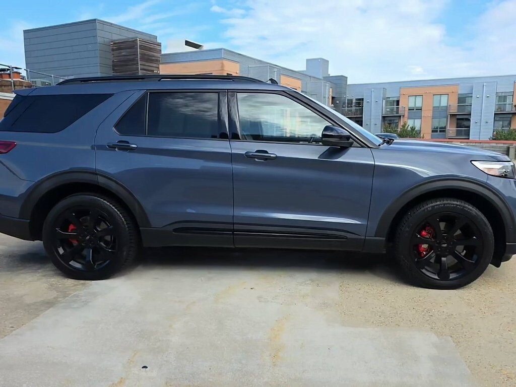 2021 Ford Explorer ST photo 2