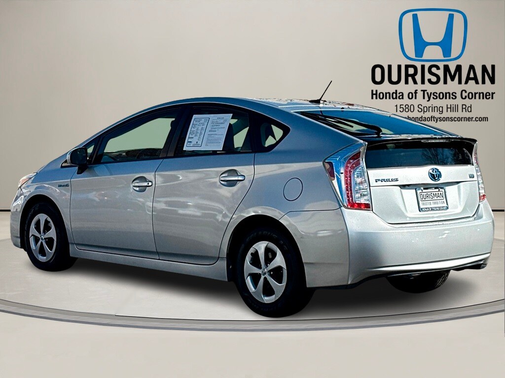 2015 Toyota Prius Three photo 3