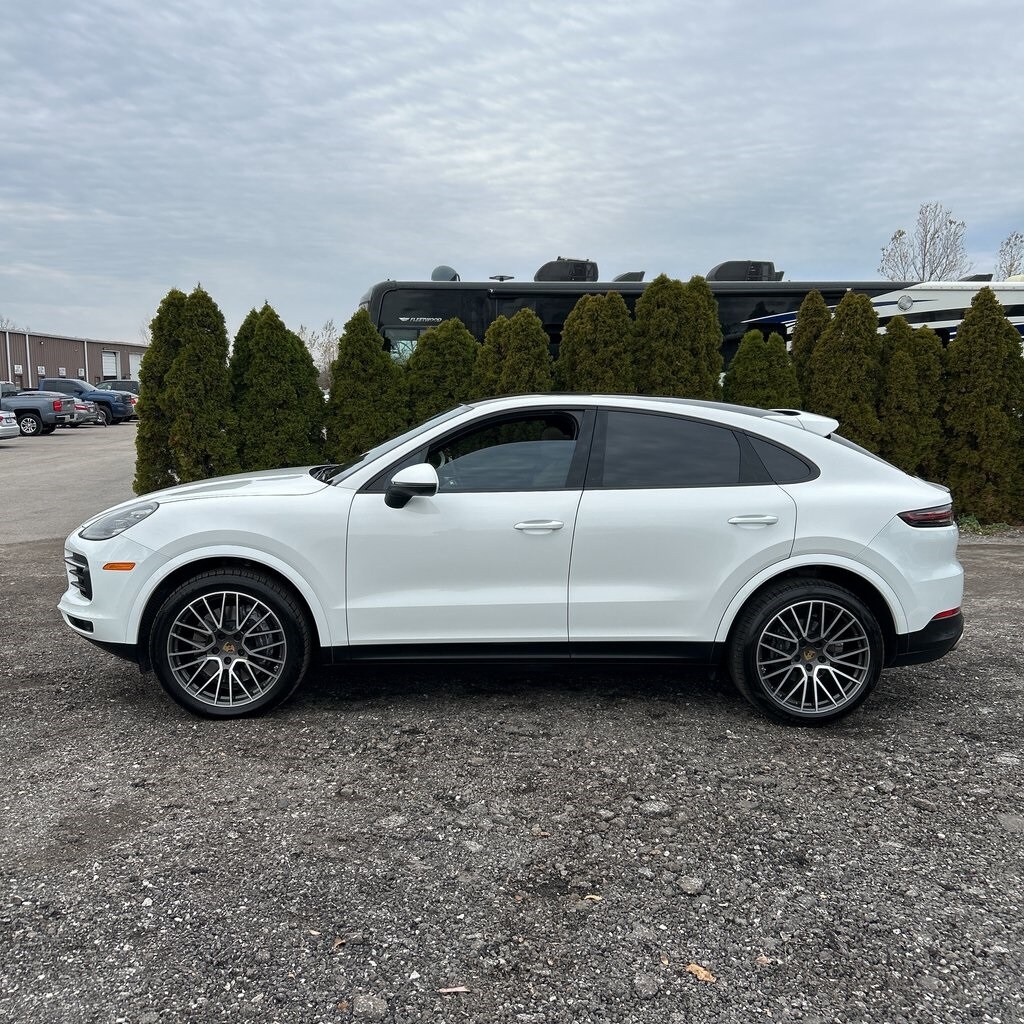 2021 Porsche Cayenne Coupe Base photo 3