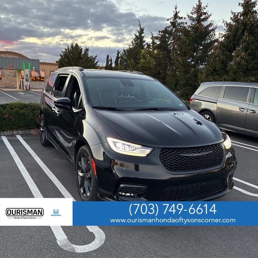 Used 2025 Chrysler Pacifica Limited Van Passenger Van