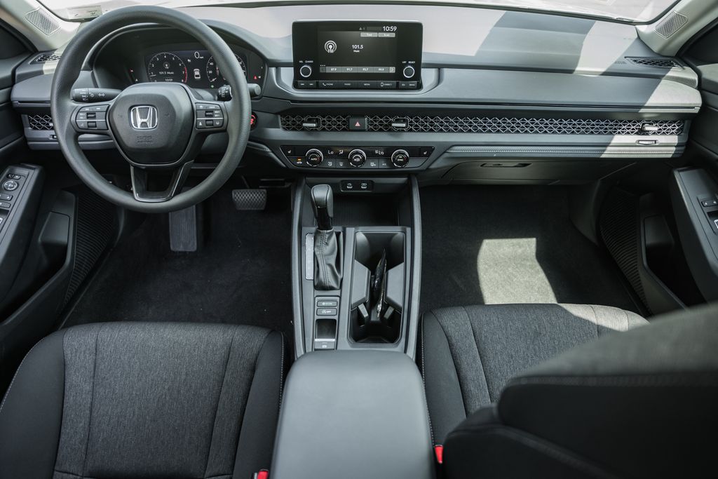 2025 Honda Accord SE - Photo 15